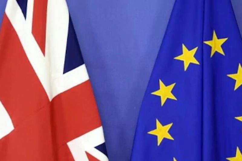 Bandiere del Regno Unito e dell'Unione Europea