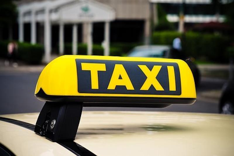 Un taxi.